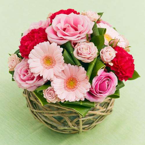 �s���N�̃o���A�K�[�x���Ƀ|�C���g�ŐԂ��J�[�l�[�V������������ ���}���e�B�b�N�ȕ��͋C�̃A�����W�����g�ł��B