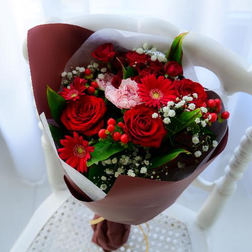 �G�l���M�[������������A�N�e�B�u�ȐF����C������O�����ɂ����Ă��ꂻ���ȐF�ł��B