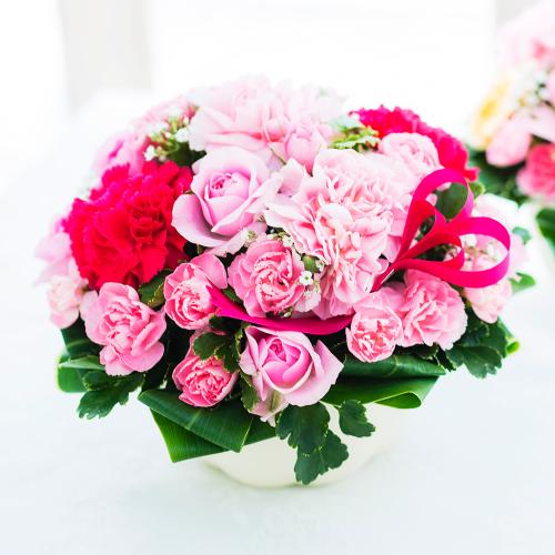 �s���N�̃J�[�l�[�V�����̉Ԍ��t�́u�������d���v�u���Ӂv�u��i�E�C�i�v�u�g�����S�v�B