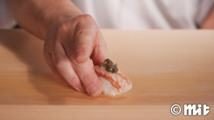 三陸の旬を握る 春の恵みを、一貫へ 毛ガニ