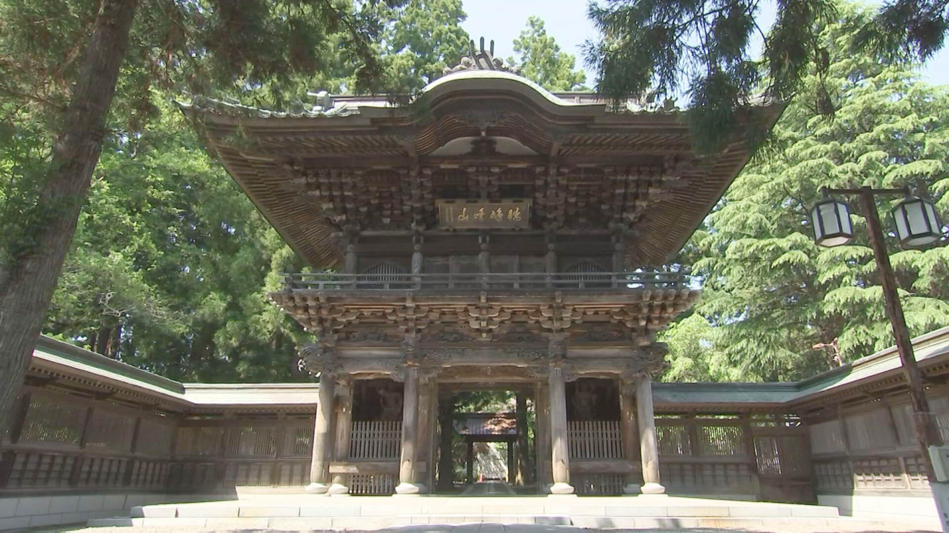 必ず知っている顔があるといわれる五百羅漢 ふみきゅんは出川さんをみつけました