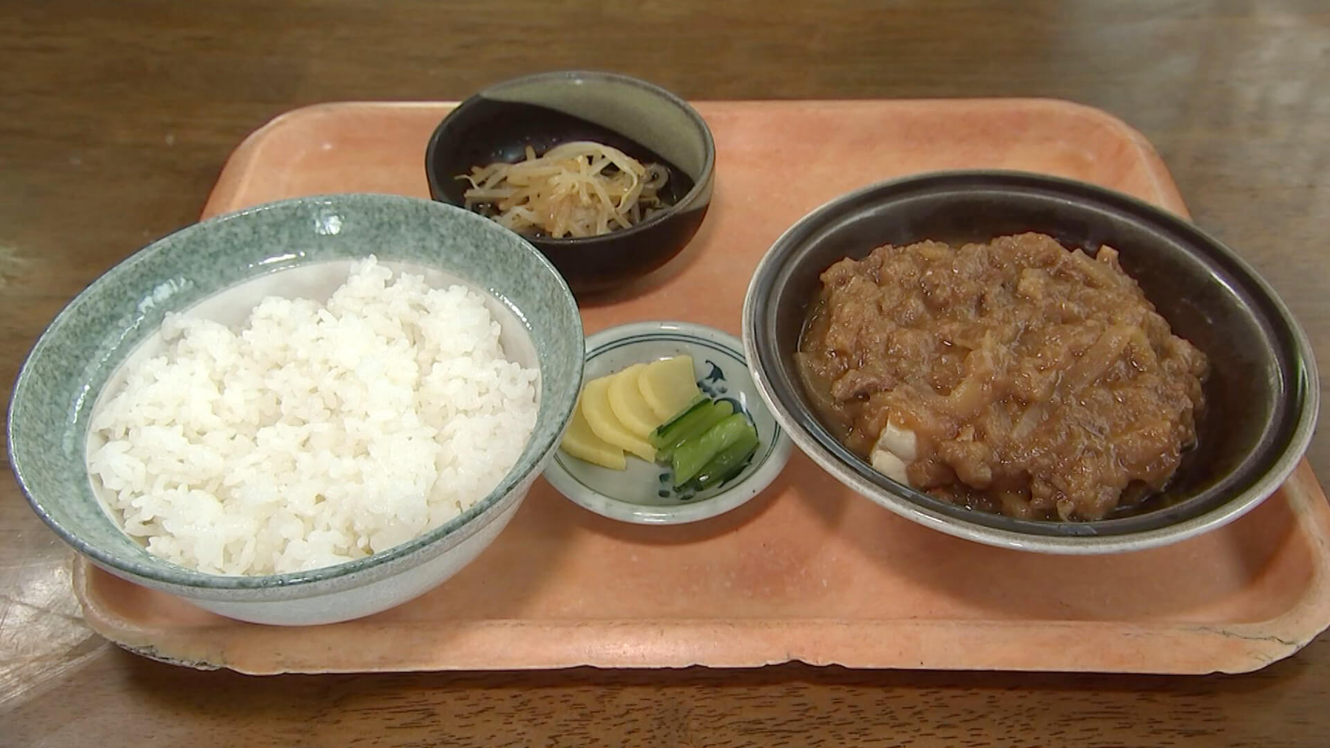 甘じょっぱくてふわっふわの ぐーうま肉どうふは熱いので要注意!頬張りすぎないように!!