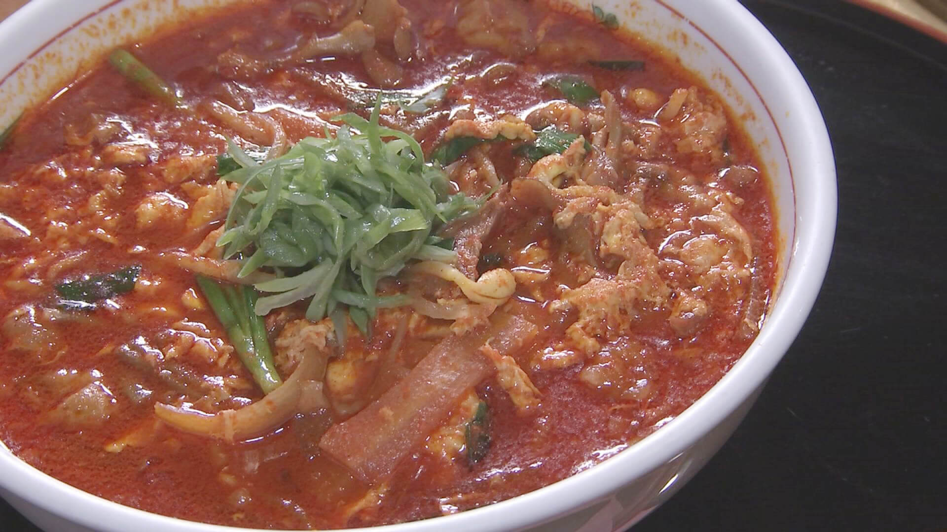 激辛温麺に西島アナも思わず 辛!汗が噴き出してくるそう