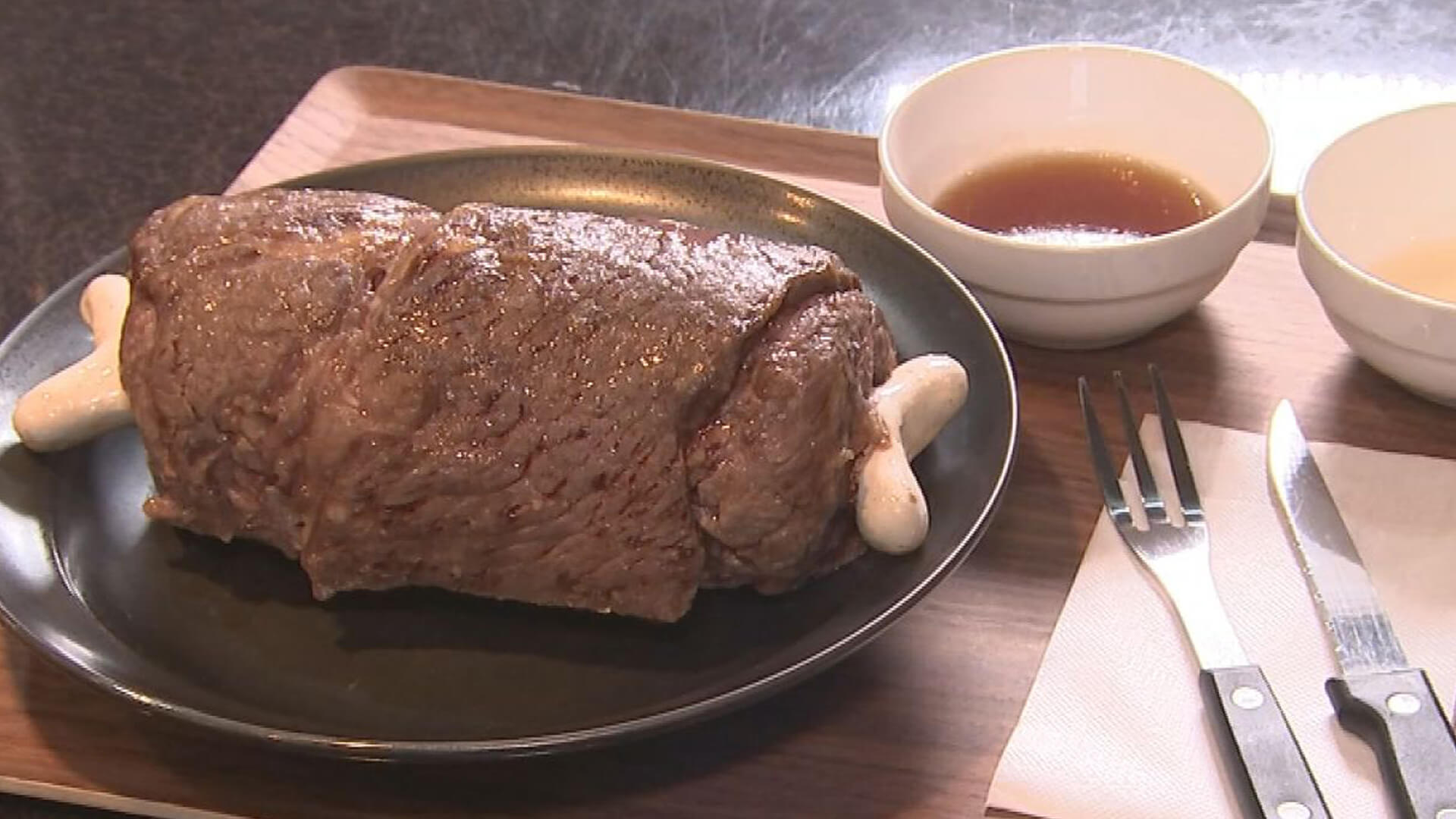 1.5ポンドの恐竜の肉を食らうふみきゅん おいひっ