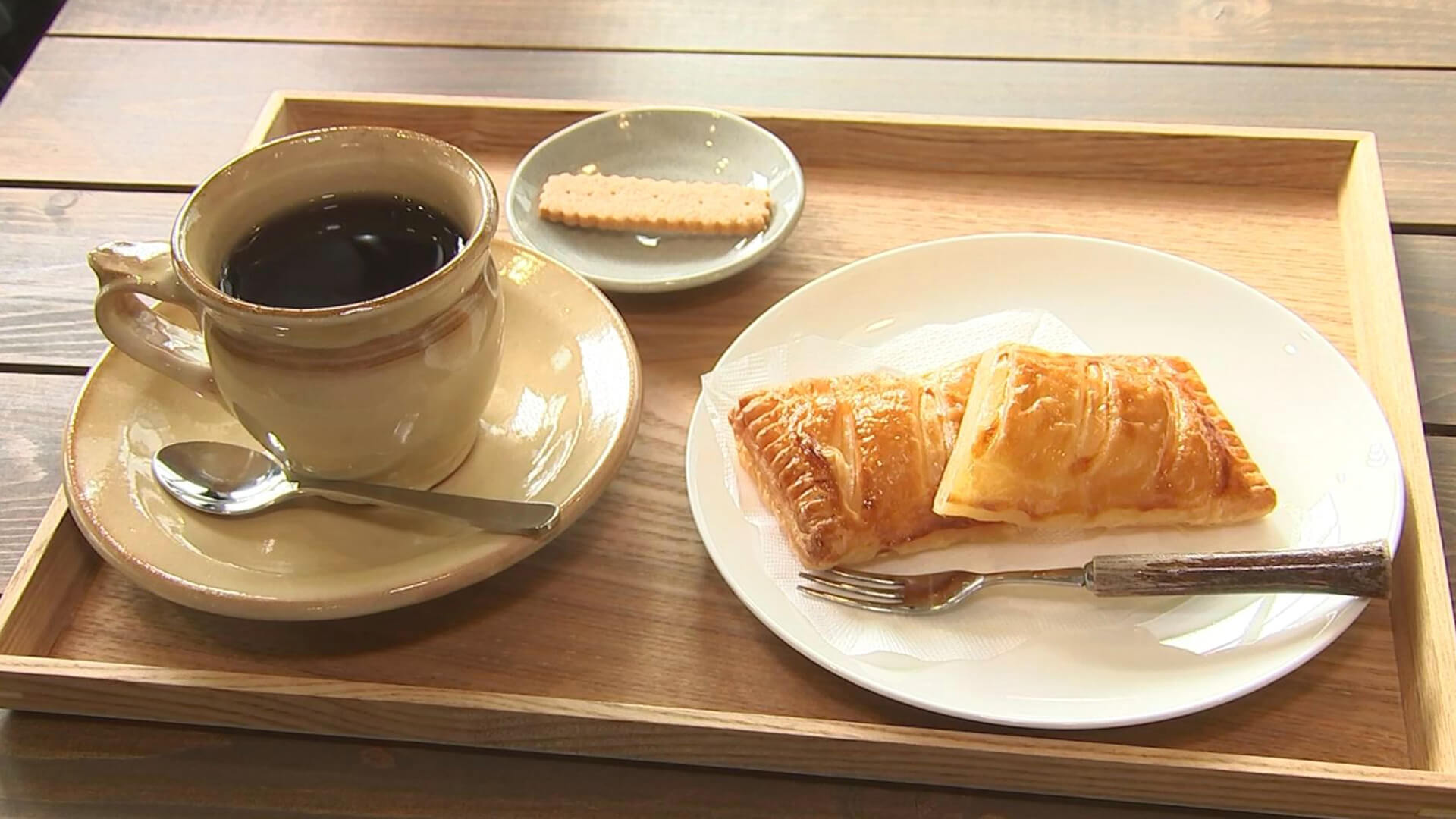 三宅あな実食 たっぷりのリンゴをつかったアップルパイはコーヒーとの相性抜群!