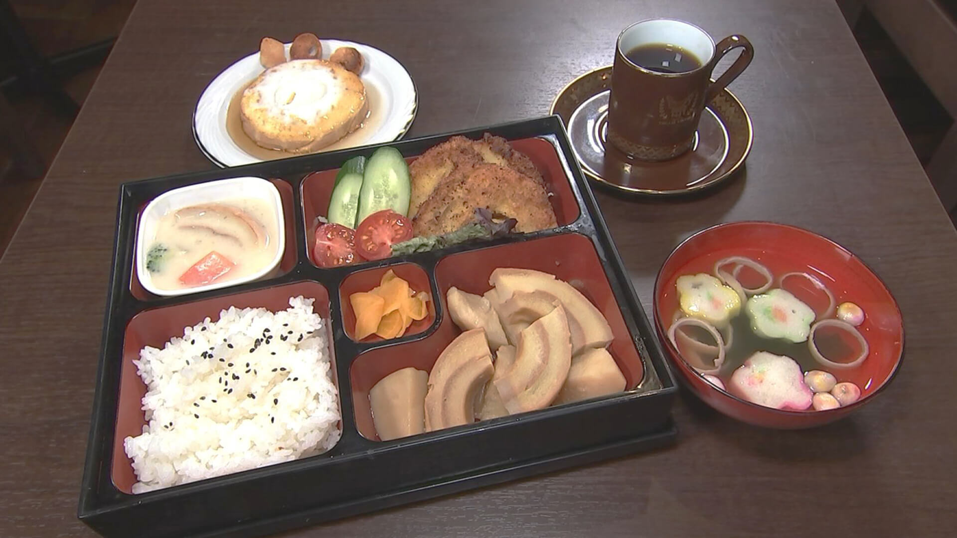 ザクッふわ~のお麩カツの食感初めて おいしい!肉のうまみがしみ込んだようなお麩じゃがにもびっくりの塚ちゃん