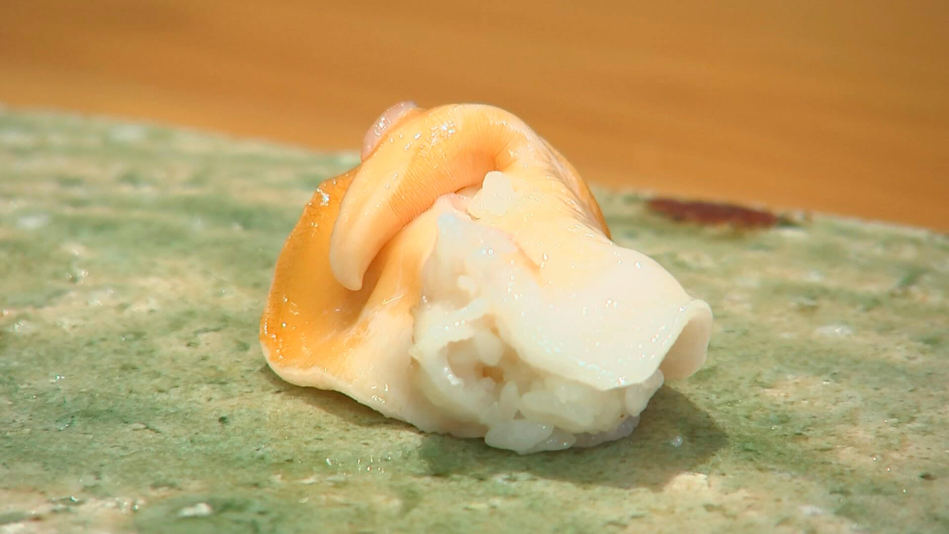 身が厚く甘みが強いイシカゲ貝