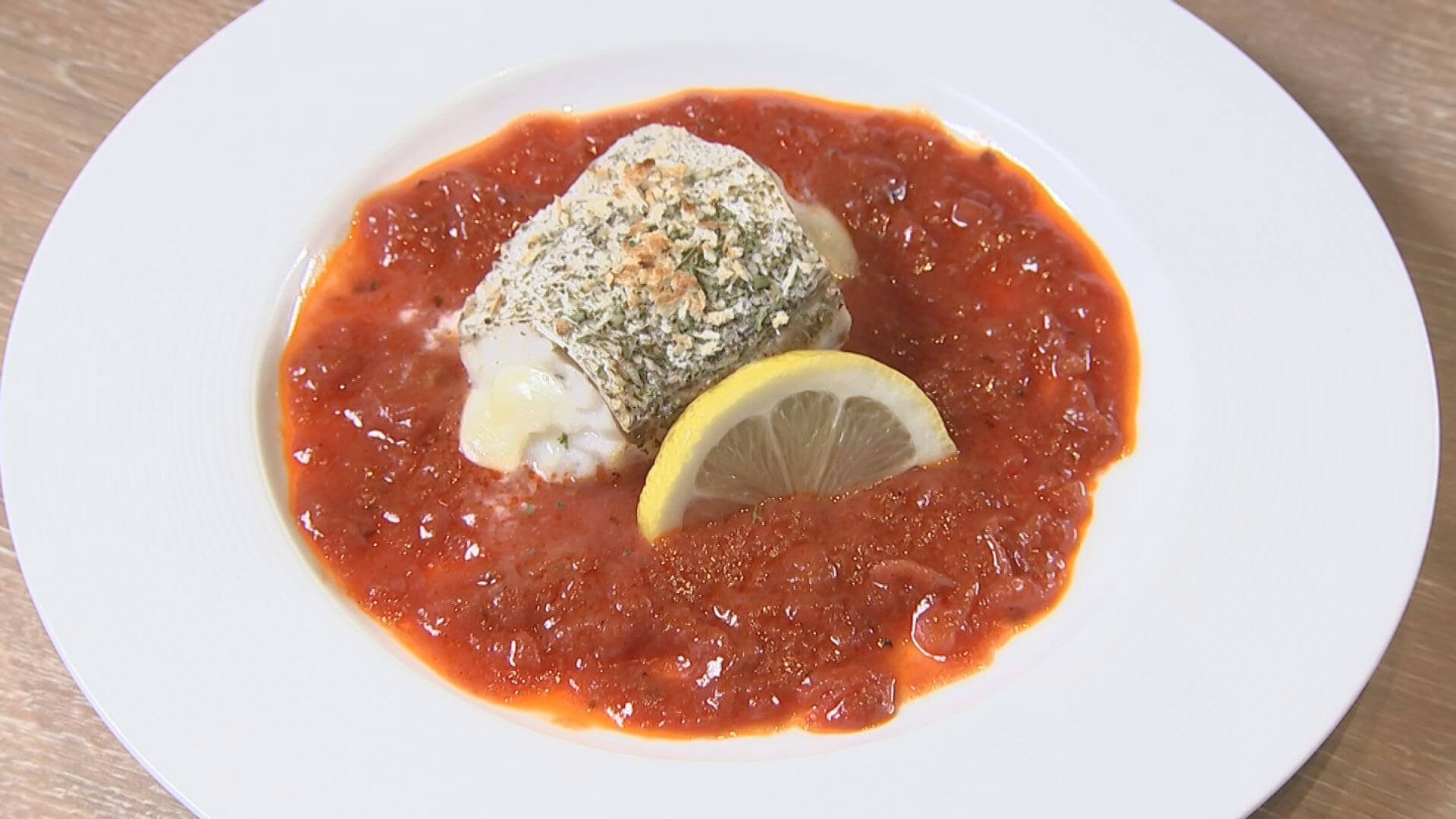 真鱈チーズ包み トマトソース添え 990円（税込）