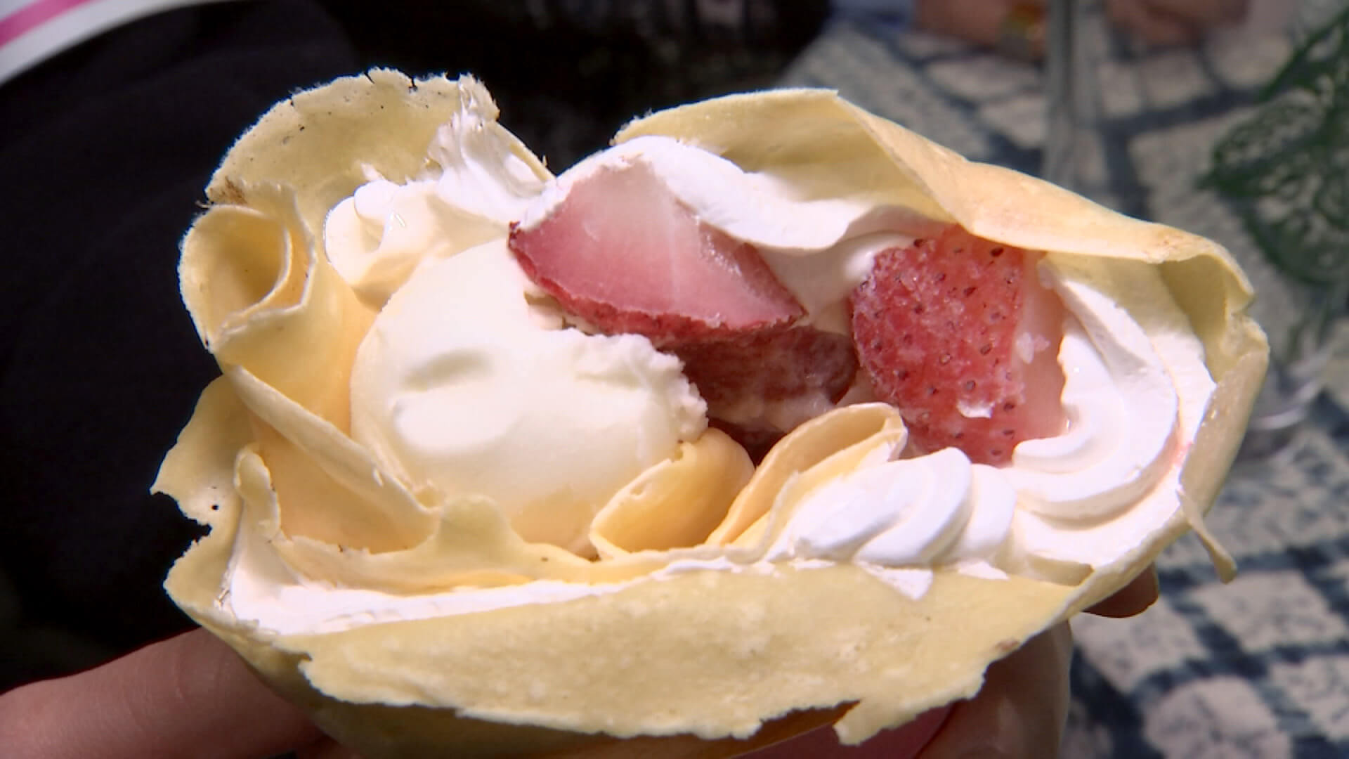 こおりいちごスペシャル（クレープ） 880円（税込）