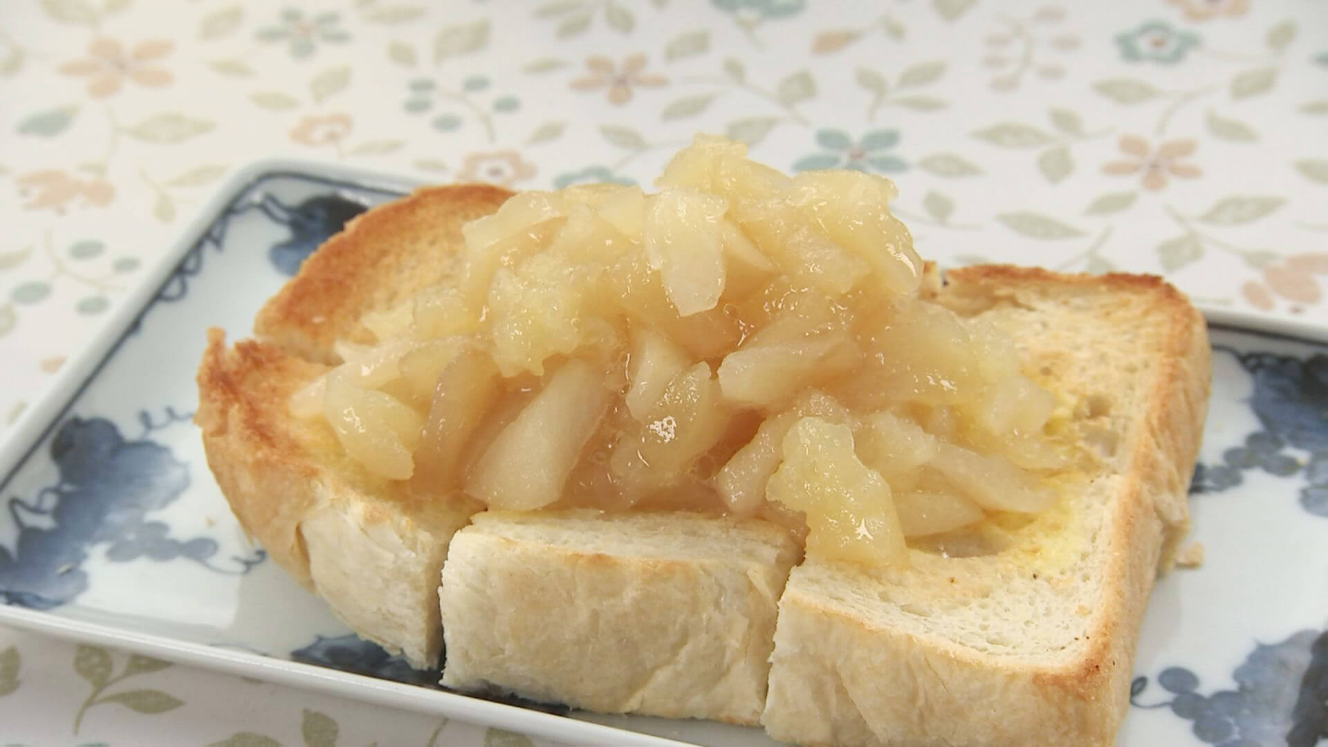 りんごのトースト 紅玉を使ったリンゴジャムは甘みと酸味のバランスがサイコー