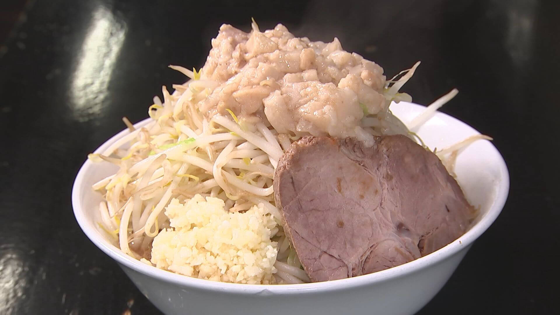 もっちもっち ラーメンの麺とグルメレポーターは太めにかぎるよねby彦摩呂