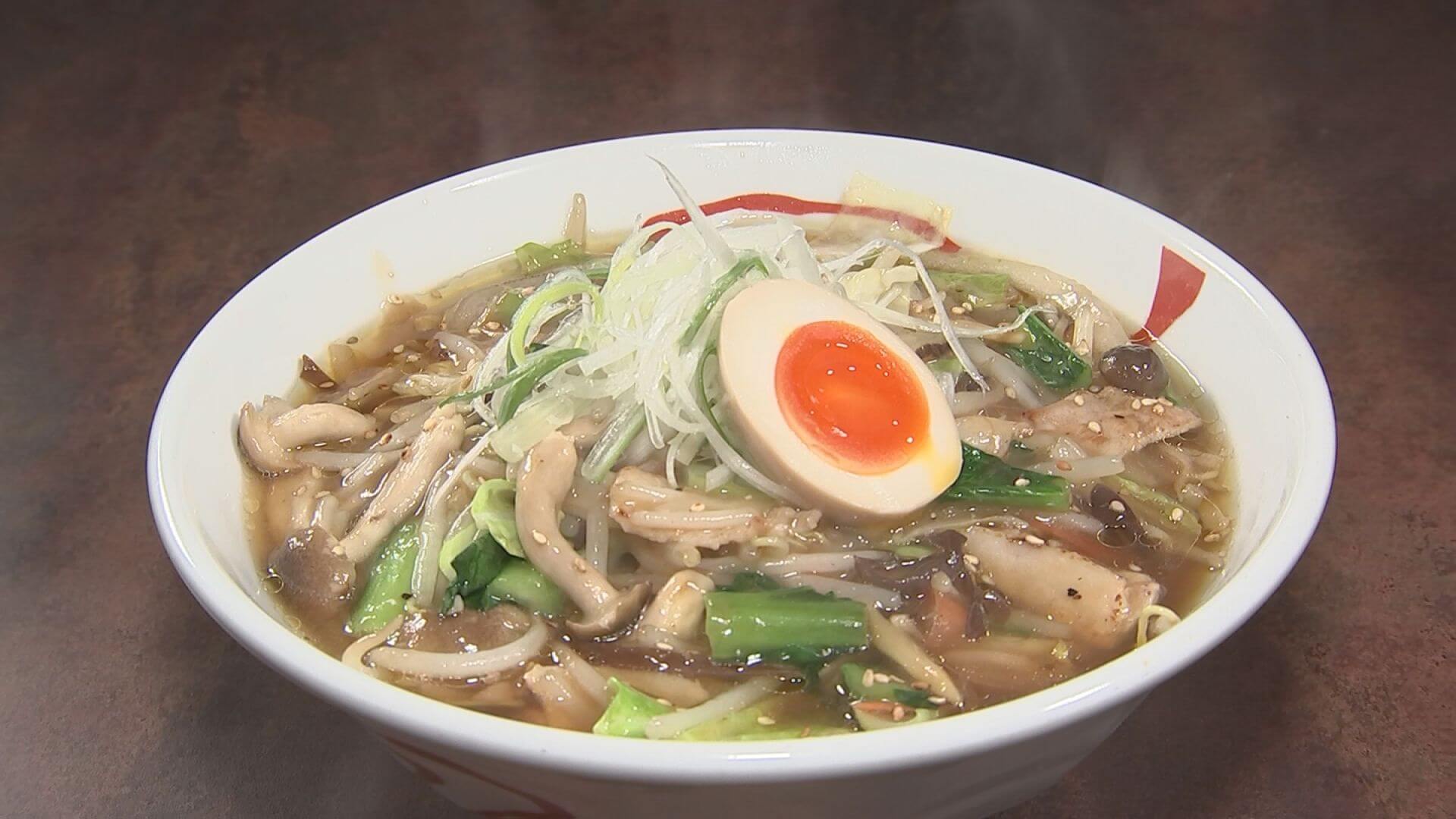 ラーメン大好き西島アナ 鶏油(チーユ)を加え味に深みをだした醤油ペースのスープに具だくさんのラーメンのコーフンです！