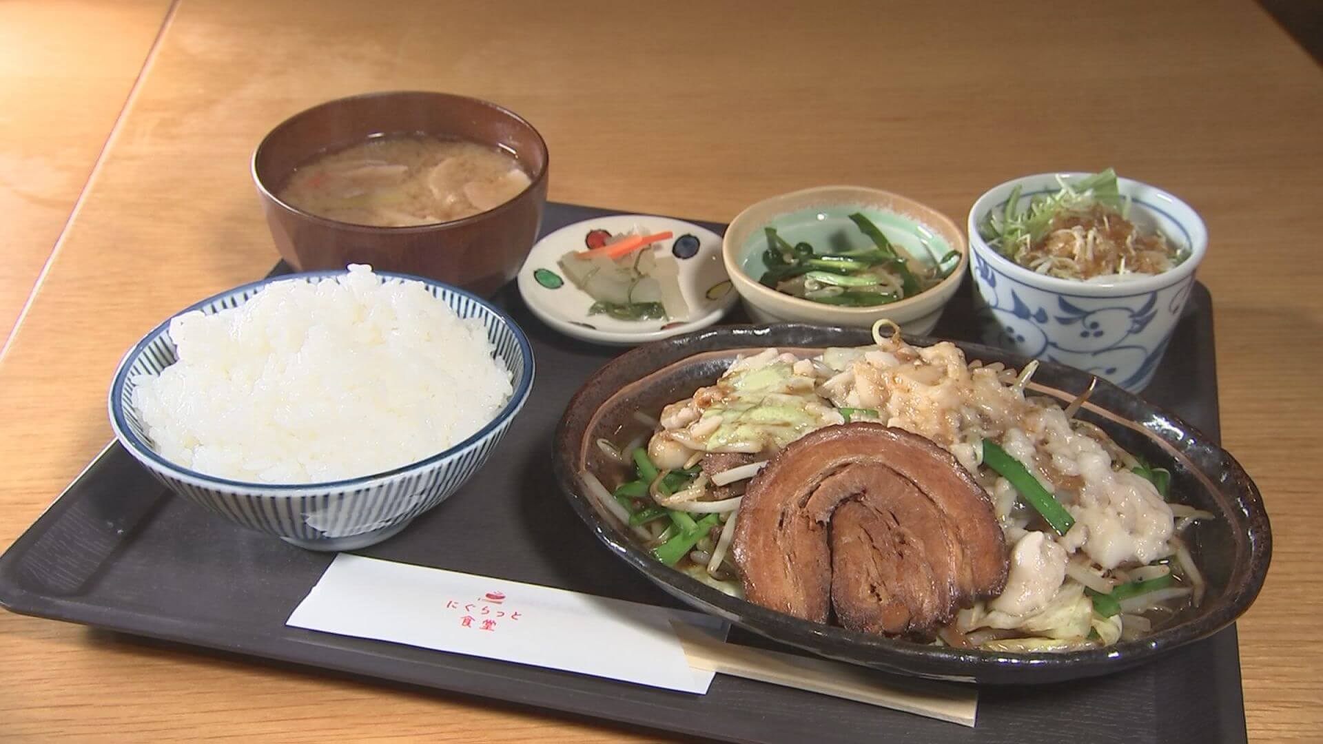 ジロニボ肉やさい炒め定食